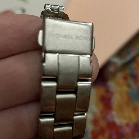 Michael Kors MK Madison Watch Silver Band Crystal Accents - Picture 4 of 6